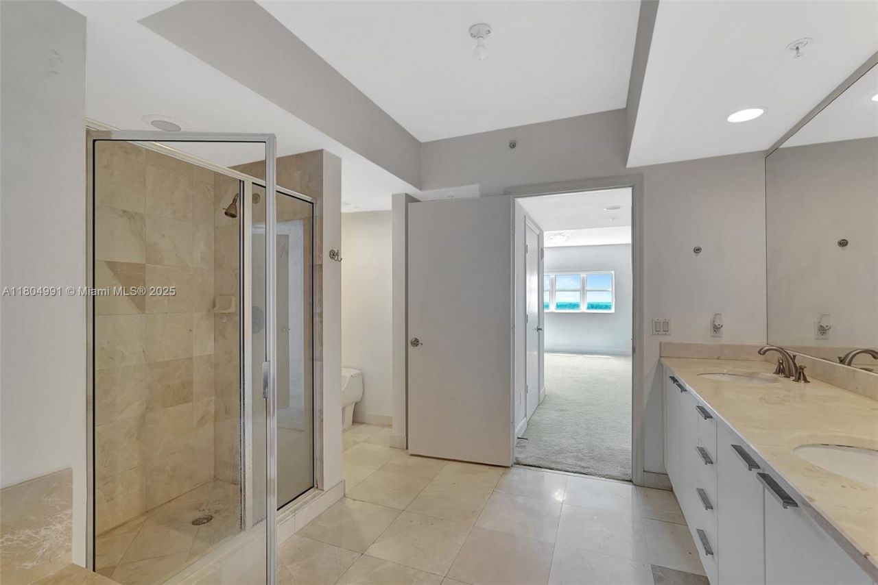 14951 Royal Oaks Ln, Unit 1406, North Miami, FL 33181 Photo