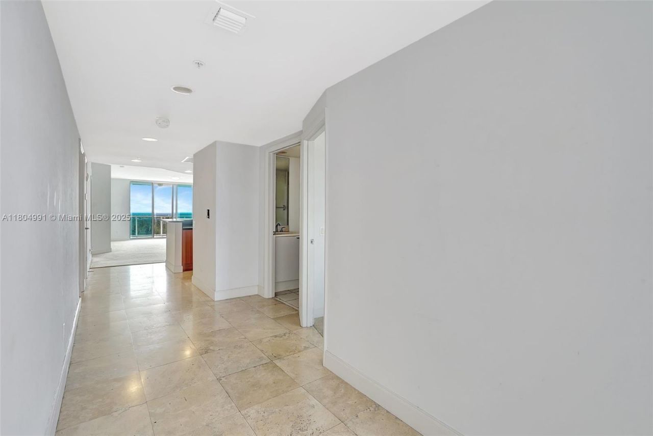 14951 Royal Oaks Ln, Unit 1406, North Miami, FL 33181 Photo