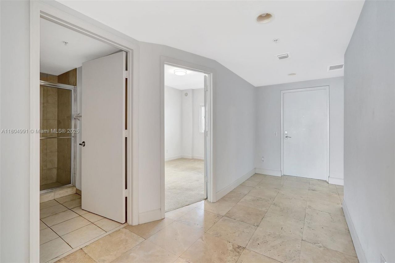 14951 Royal Oaks Ln, Unit 1406, North Miami, FL 33181 Photo