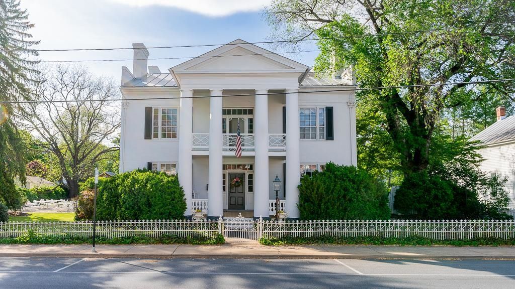 111 S MAIN ST, BRIDGEWATER, VA 22812