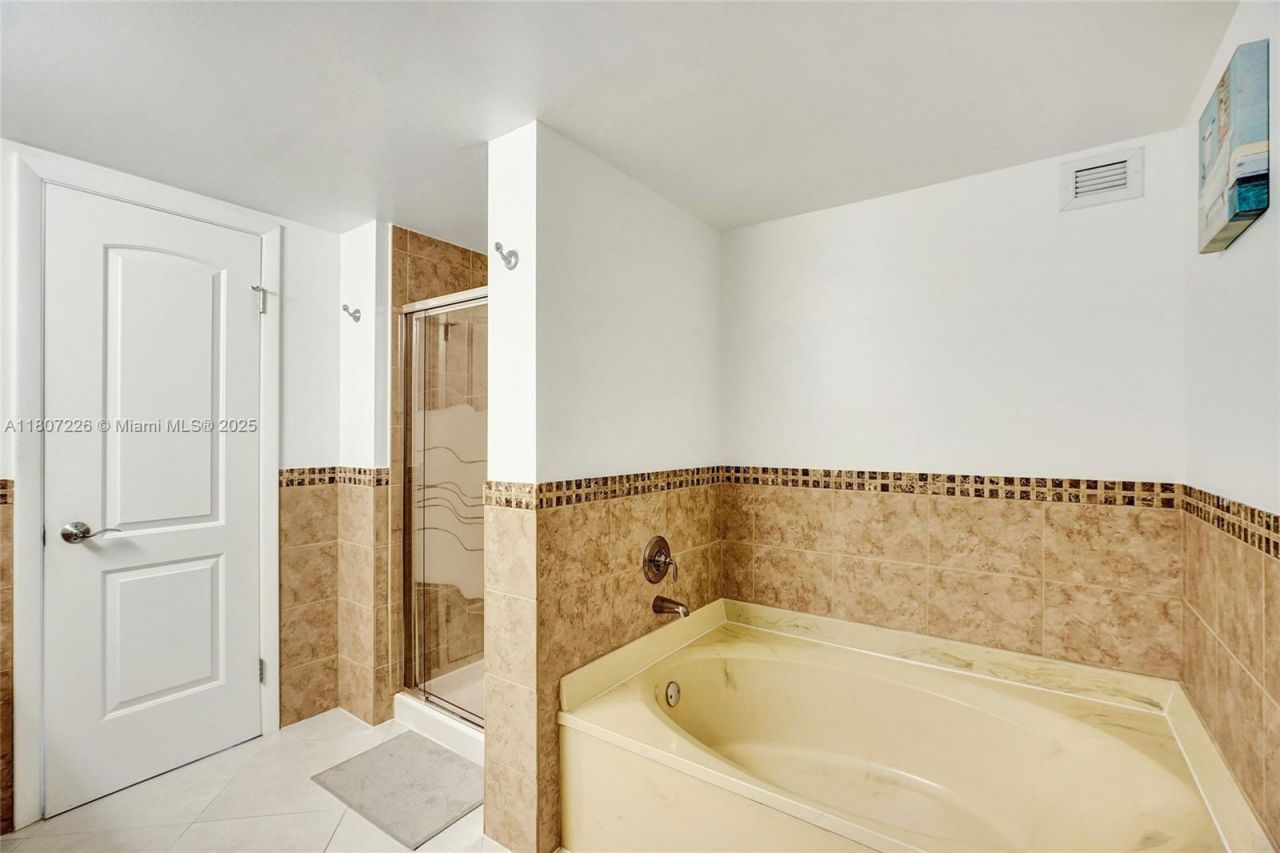 200 Leslie Dr, Unit 1031, Hallandale Beach, FL 33009 Photo