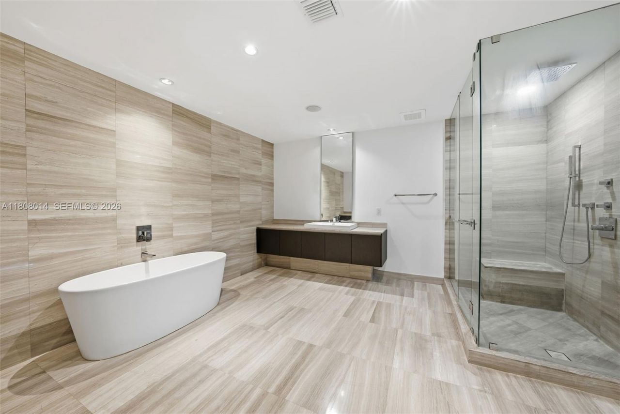 3250 NE 188th St, Unit 906, Aventura, FL 33180 Photo