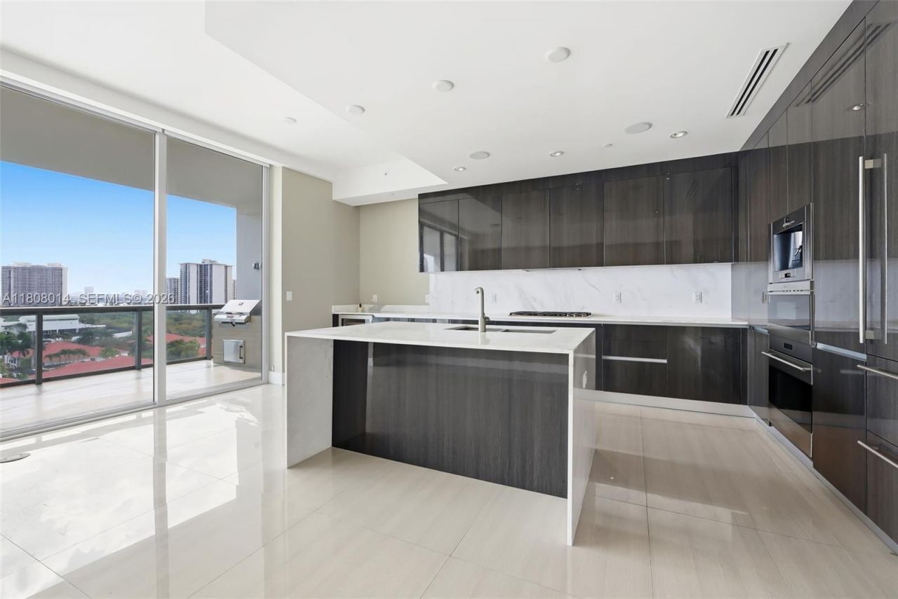 3250 NE 188th St, Unit 906, Aventura, FL 33180 Photo