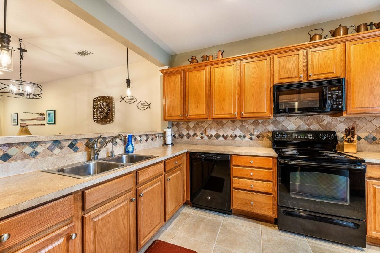 202 Trillium Court Photo 11