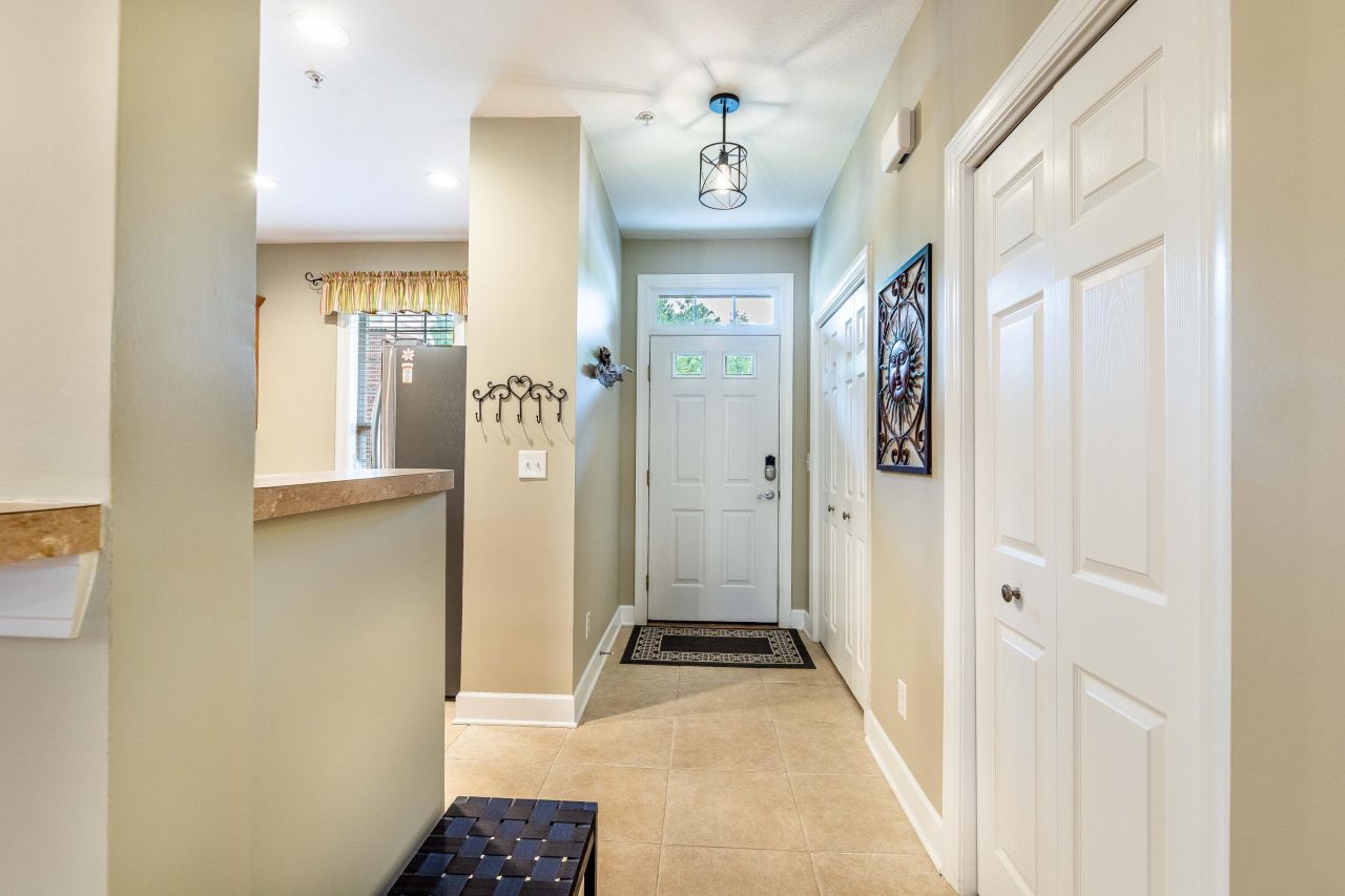 202 Trillium Court Photo 6