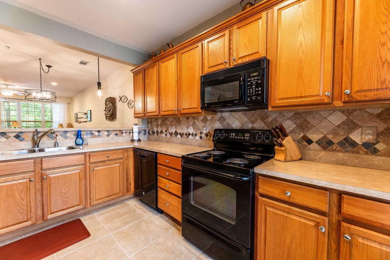 202 Trillium Court Photo 9