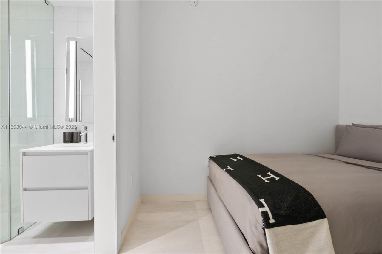 300 Biscayne Blvd Way, Unit 3104, Miami, FL 33131 Photo