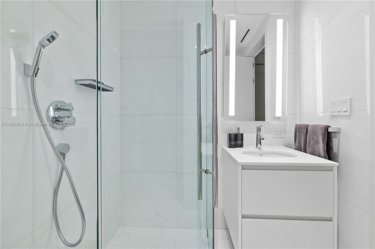 300 Biscayne Blvd Way, Unit 3104, Miami, FL 33131 Photo