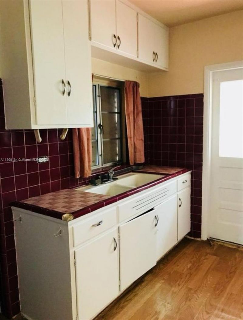 1745 NW 47th St, Miami, FL 33142 Photo