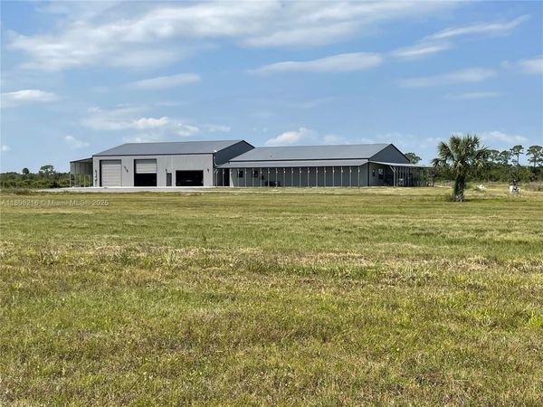 2105 86th Ave SW, Vero Beach, FL 32968