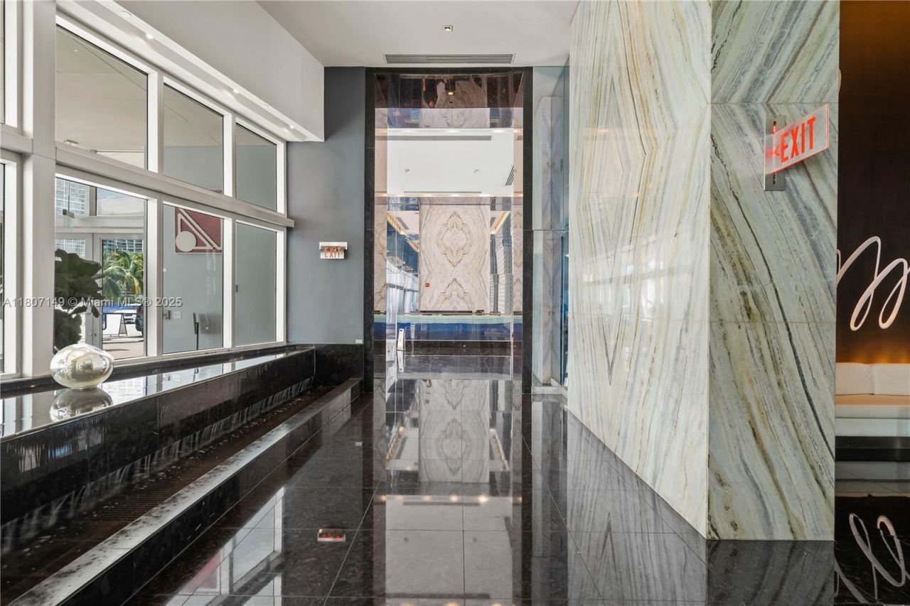 335 S Biscayne Blvd, Unit 1006, Miami, FL 33131 Photo