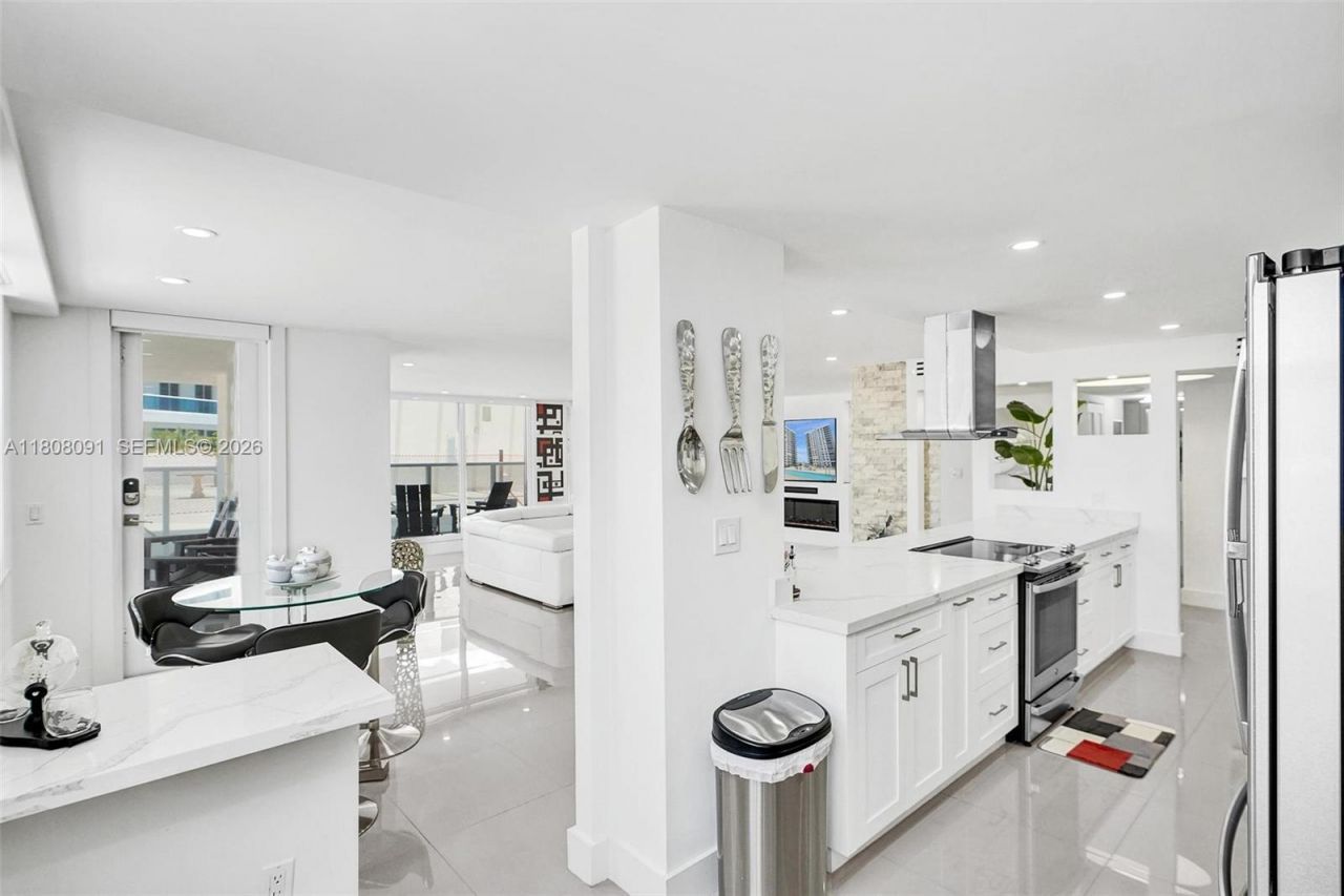 2751 S Ocean Dr, Unit 301S, Hollywood, FL 33019 Photo