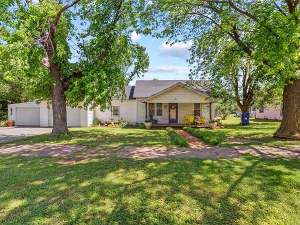 208 W Broadway Street, Custer City, OK 73639