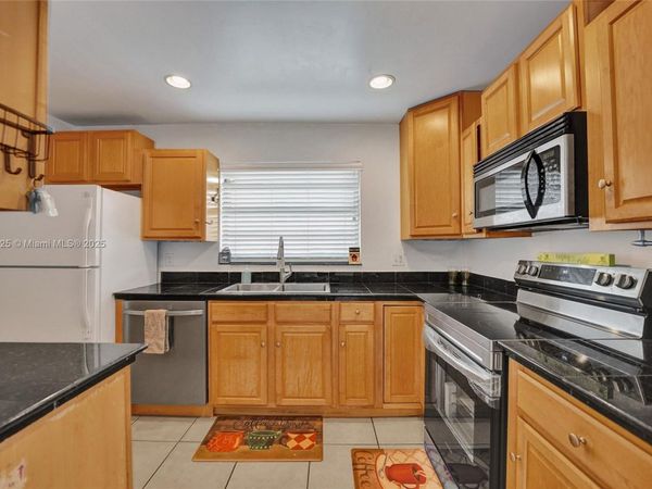 1551 NW 92nd Ave, Unit 185, Pembroke Pines, FL 33024