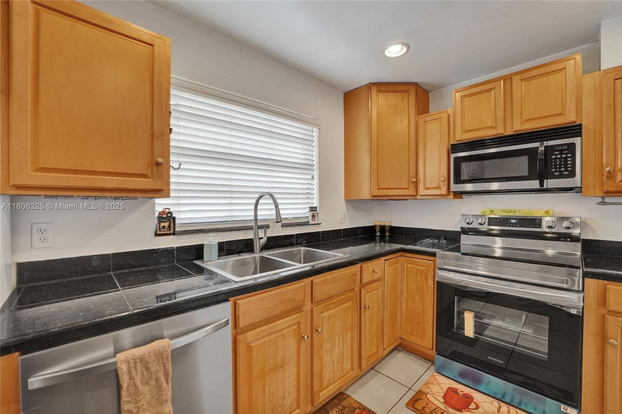 1551 NW 92nd Ave, Unit 185, Pembroke Pines, FL 33024 Photo