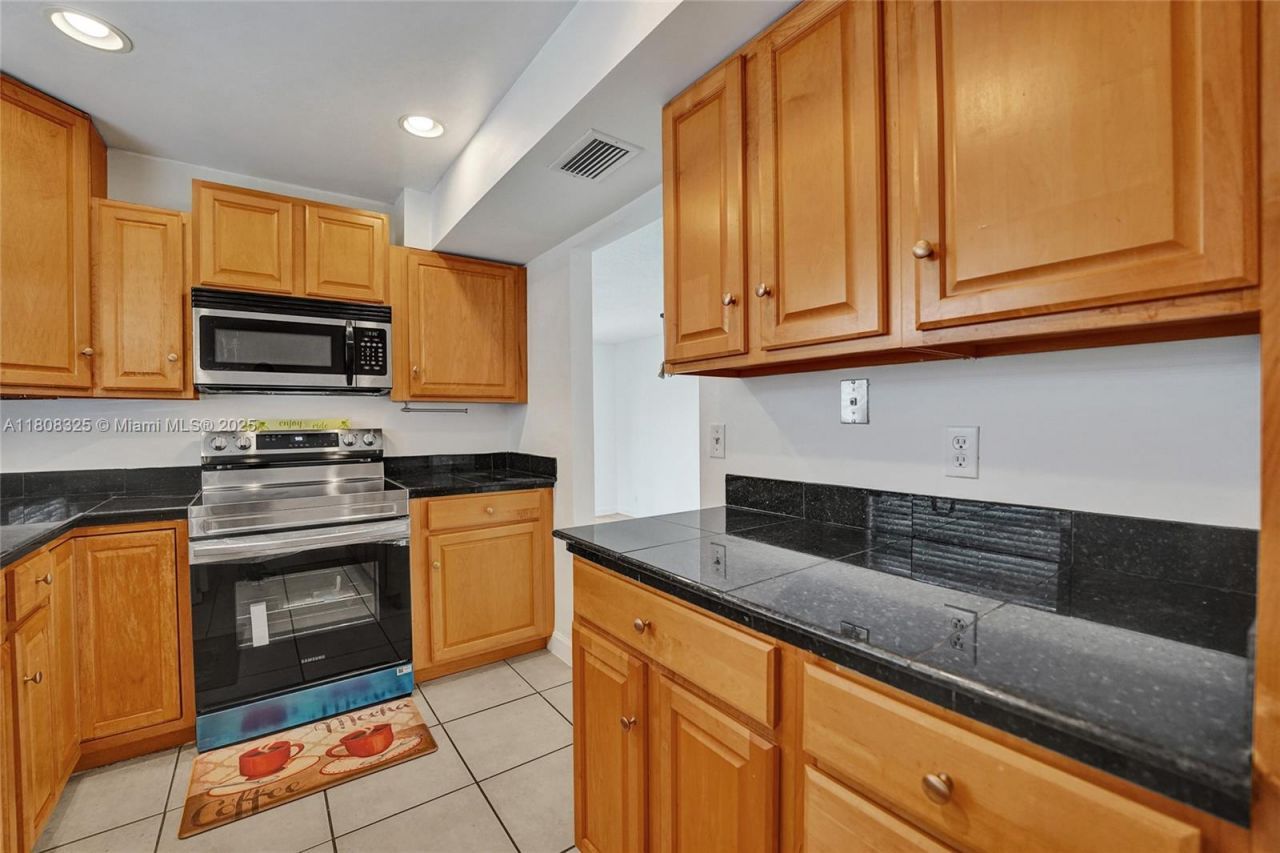 1551 NW 92nd Ave, Unit 185, Pembroke Pines, FL 33024 Photo