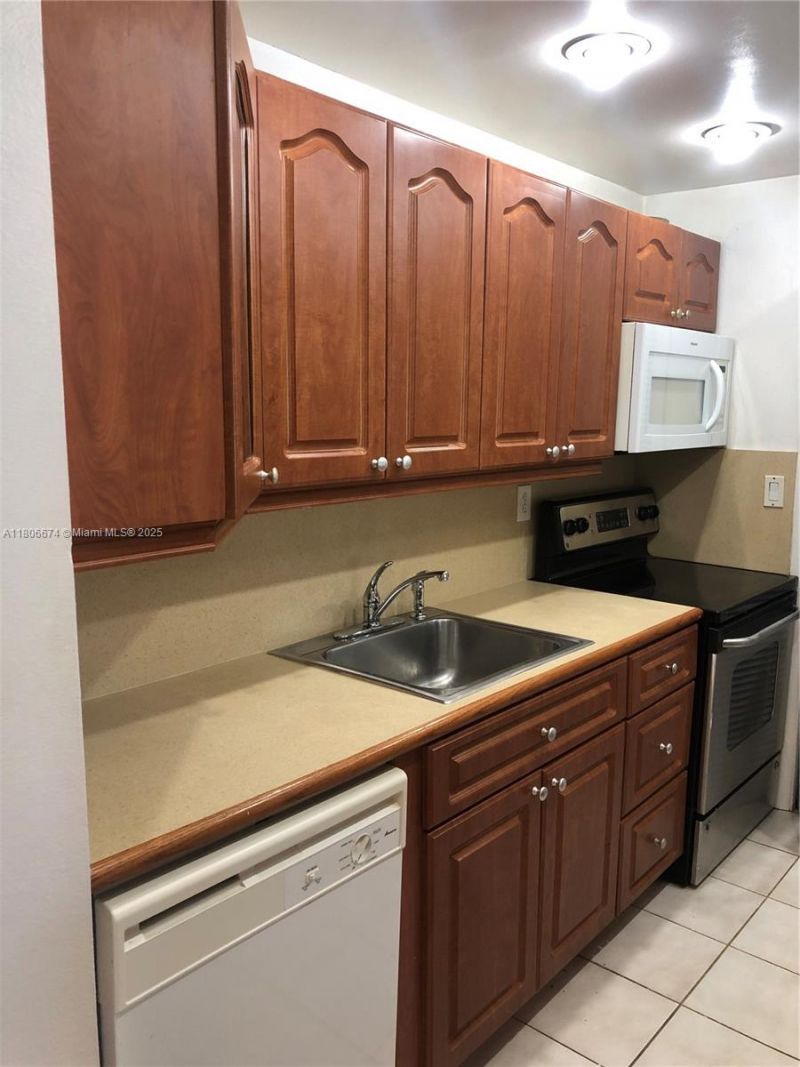 210 Lakeview Dr, Unit 207, Weston, FL 33326 Photo