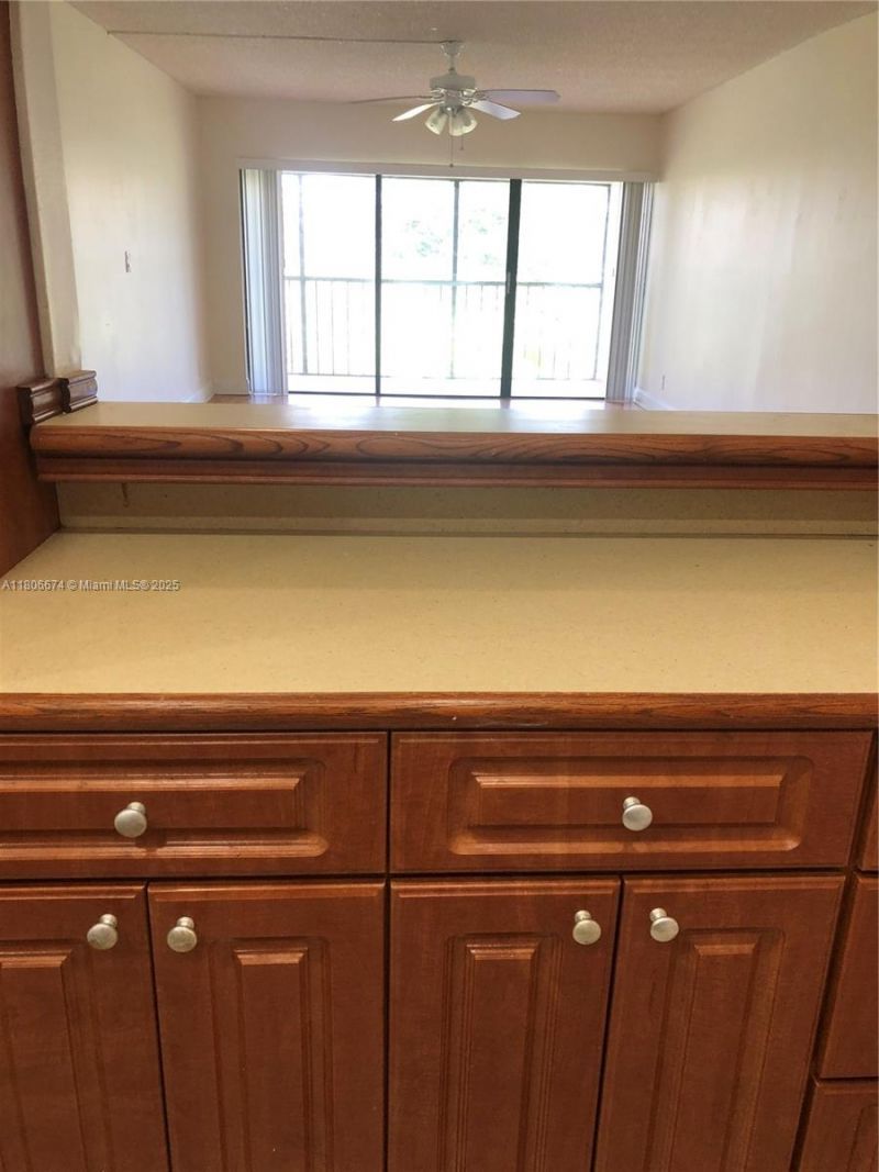 210 Lakeview Dr, Unit 207, Weston, FL 33326 Photo