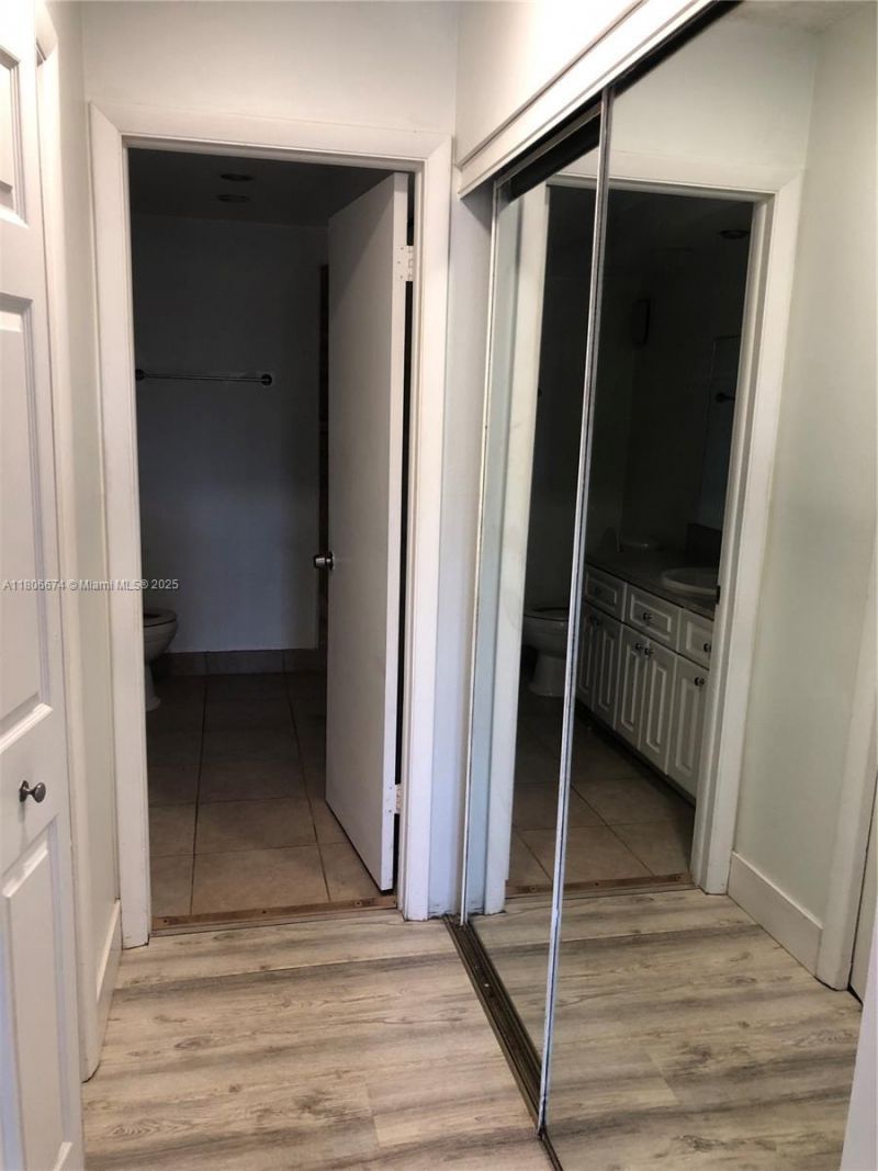 210 Lakeview Dr, Unit 207, Weston, FL 33326 Photo