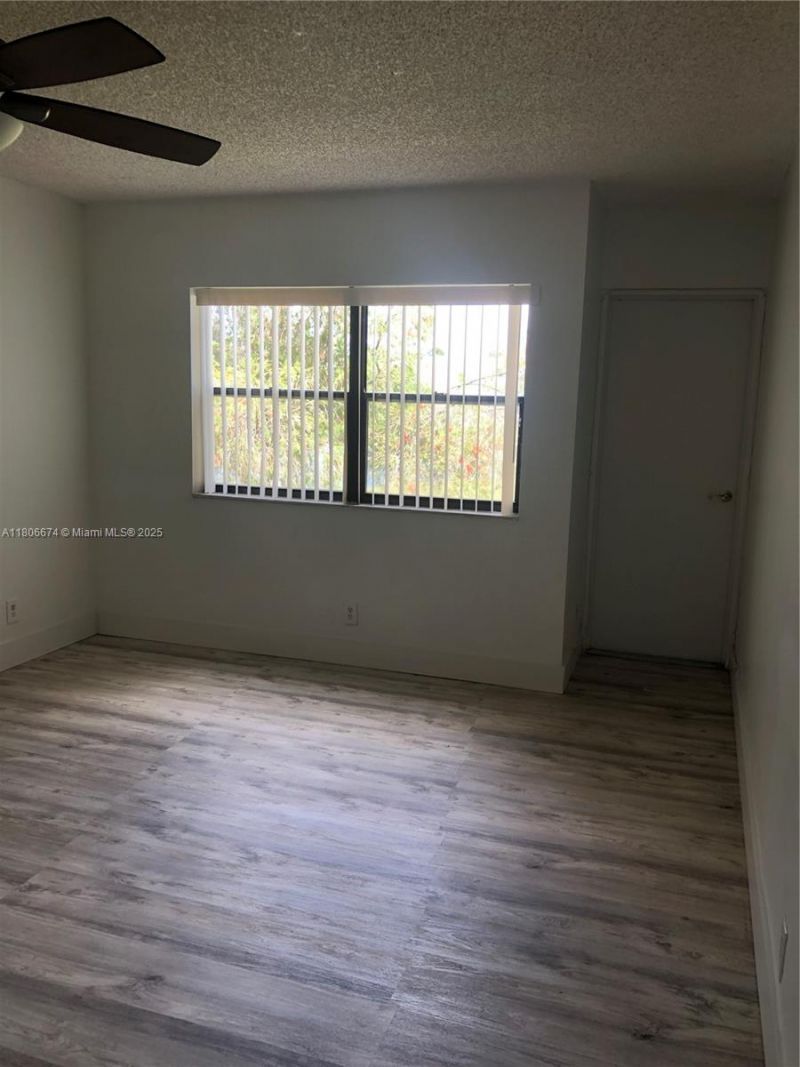 210 Lakeview Dr, Unit 207, Weston, FL 33326 Photo