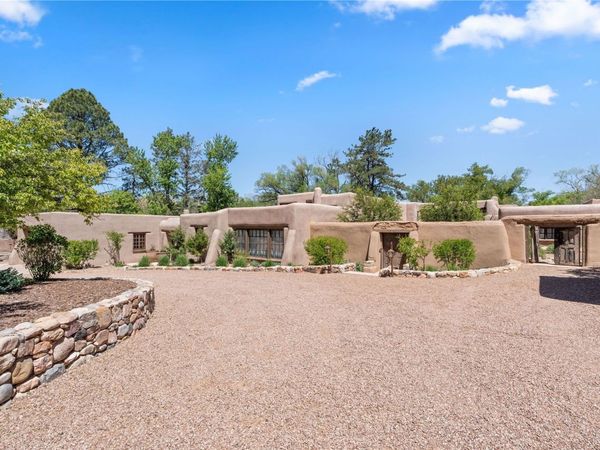 831 El Caminito, Santa Fe, NM 87505