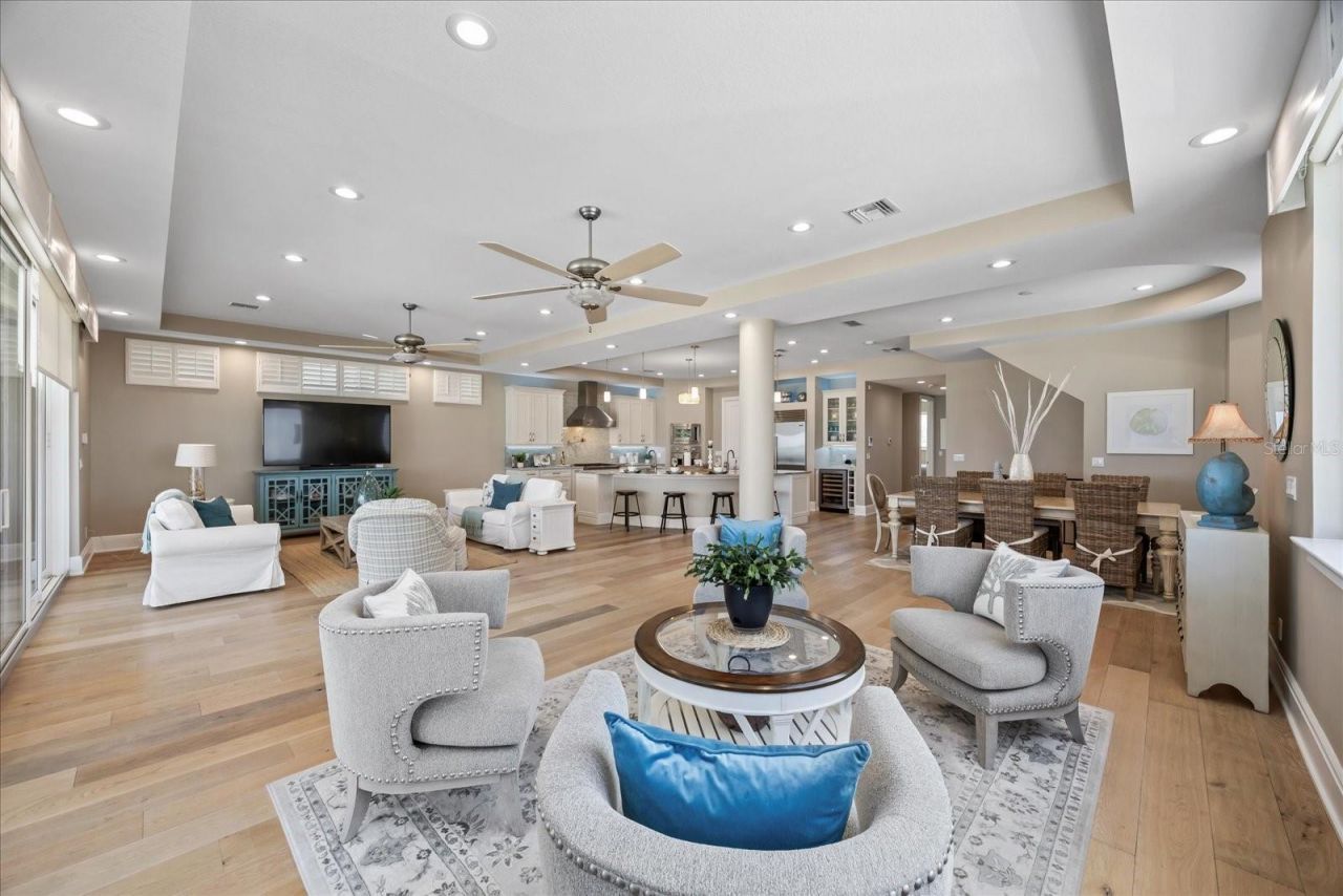 2 Gulf Boulevard, Indian Rocks Beach, FL 33785 Photo