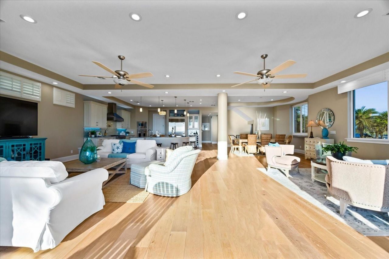 2 Gulf Boulevard, Indian Rocks Beach, FL 33785 Photo