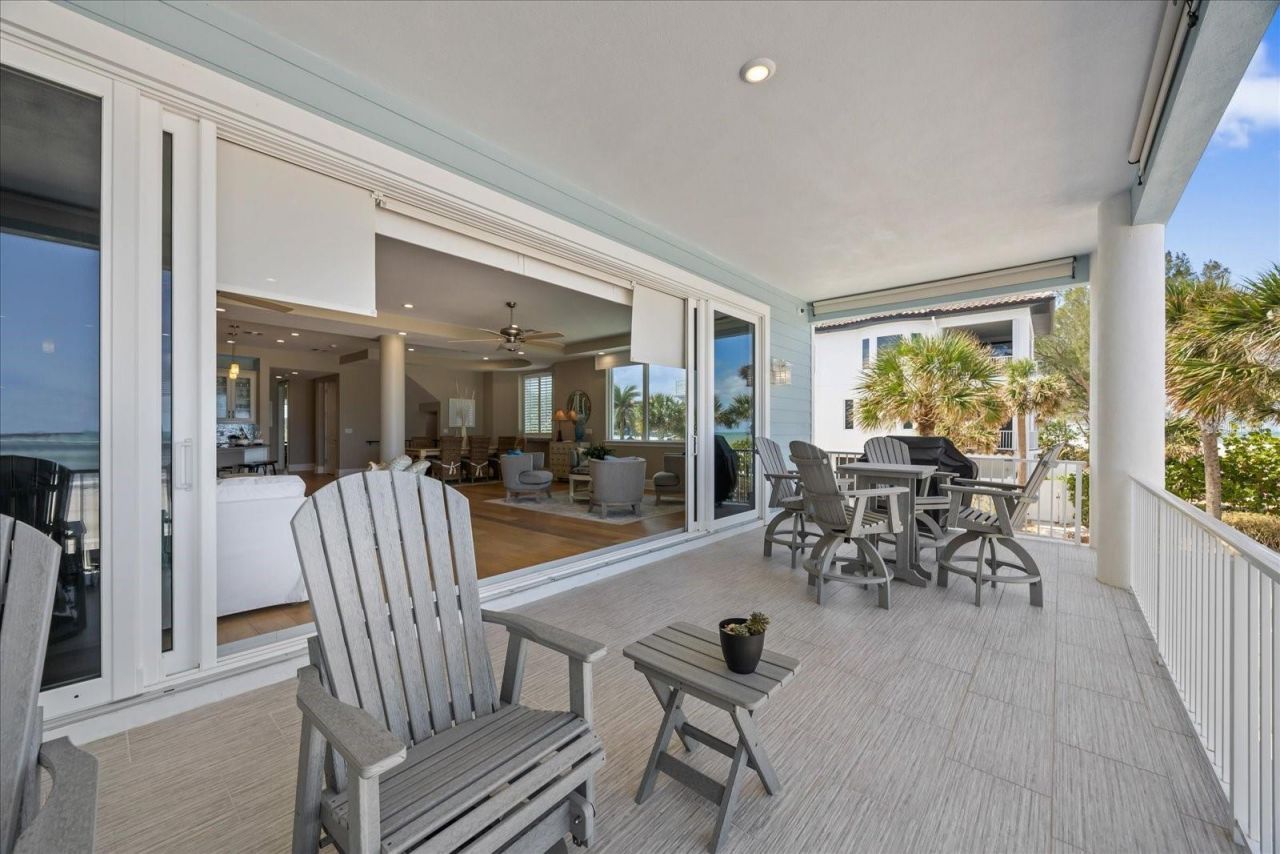 2 Gulf Boulevard, Indian Rocks Beach, FL 33785 Photo