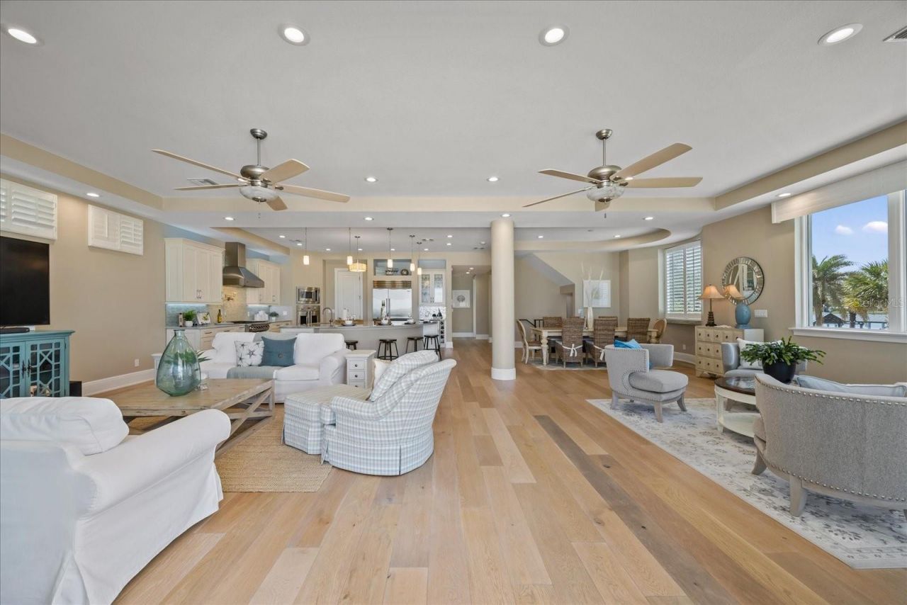 2 Gulf Boulevard, Indian Rocks Beach, FL 33785 Photo