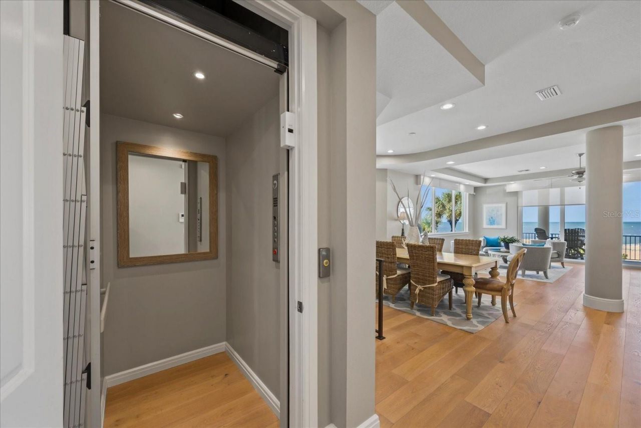 2 Gulf Boulevard, Indian Rocks Beach, FL 33785 Photo