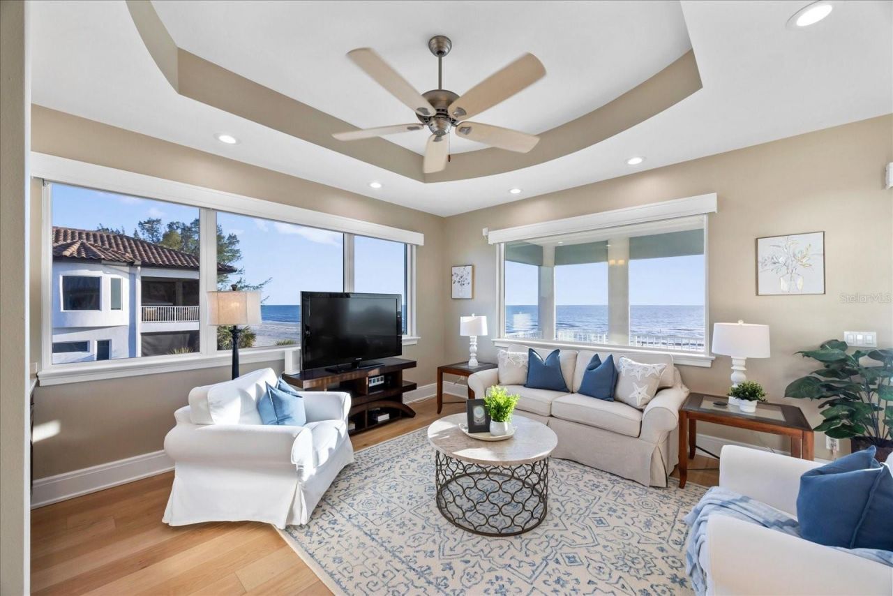 2 Gulf Boulevard, Indian Rocks Beach, FL 33785 Photo