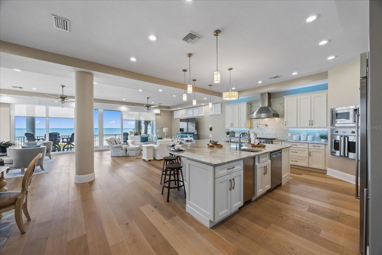 2 Gulf Boulevard, Indian Rocks Beach, FL 33785 Photo