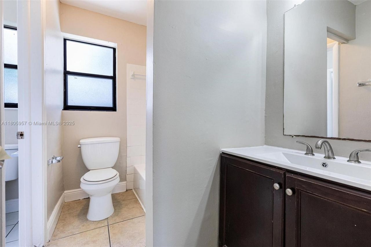 4960 NW 11th Ct, Lauderhill, FL 33313 Photo