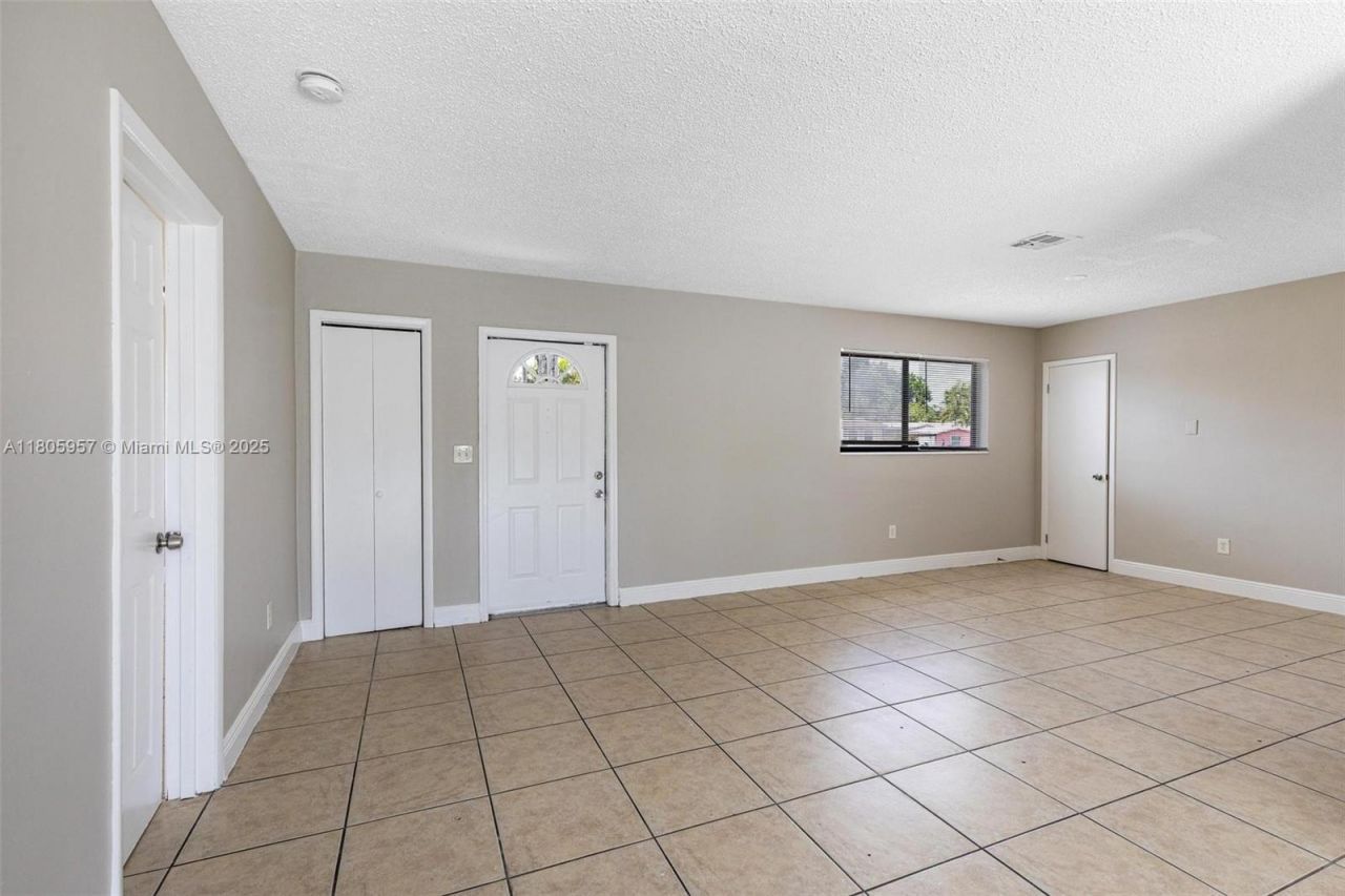 4960 NW 11th Ct, Lauderhill, FL 33313 Photo