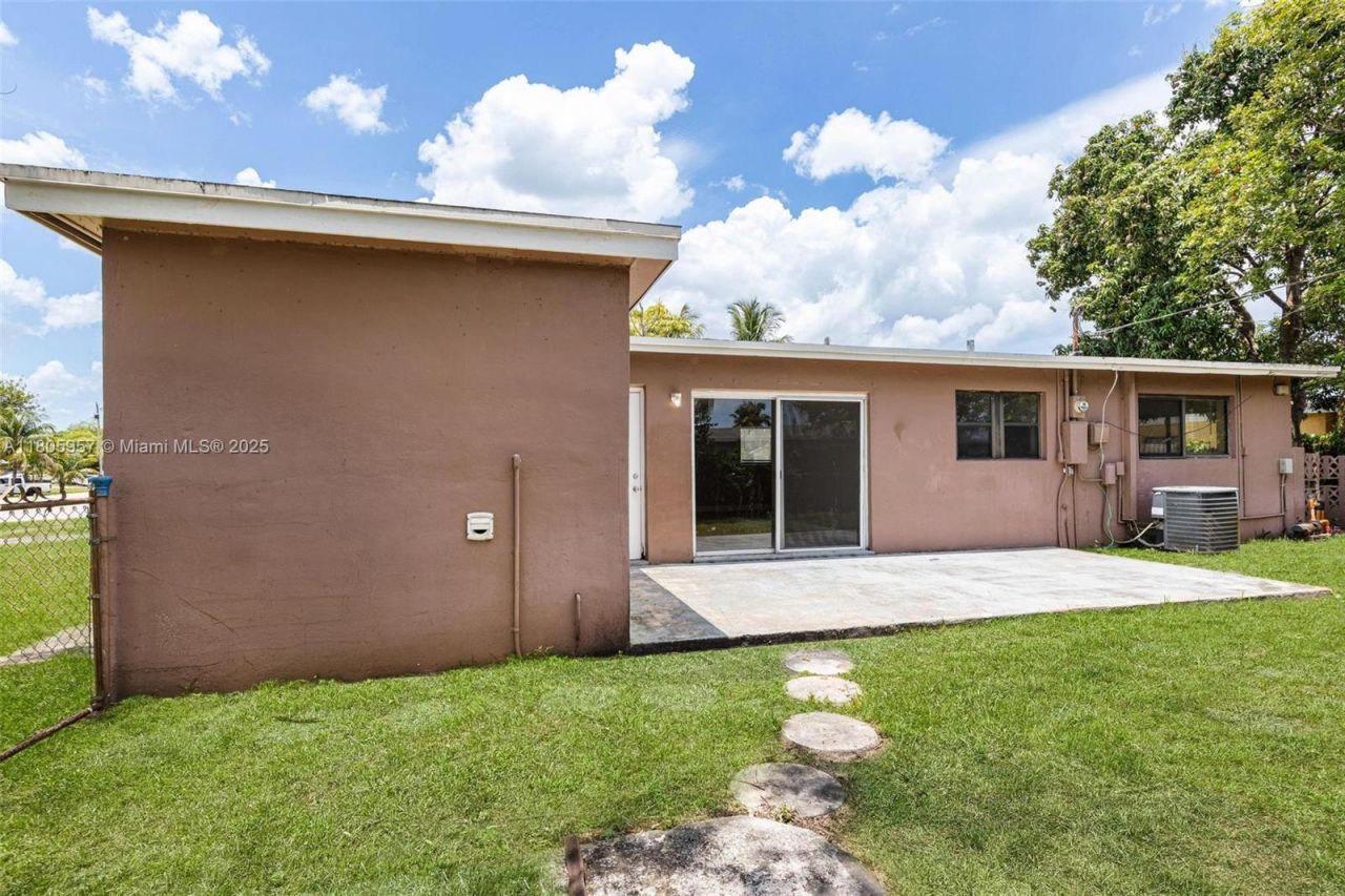 4960 NW 11th Ct, Lauderhill, FL 33313 Photo