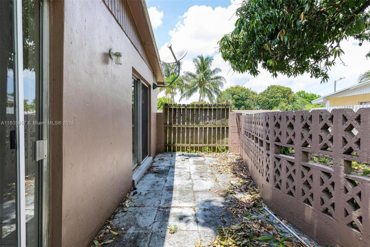 4960 NW 11th Ct, Lauderhill, FL 33313 Photo