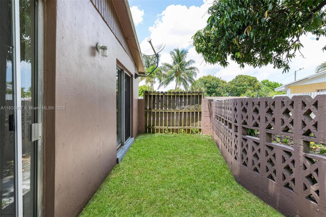 4960 NW 11th Ct, Lauderhill, FL 33313 Photo