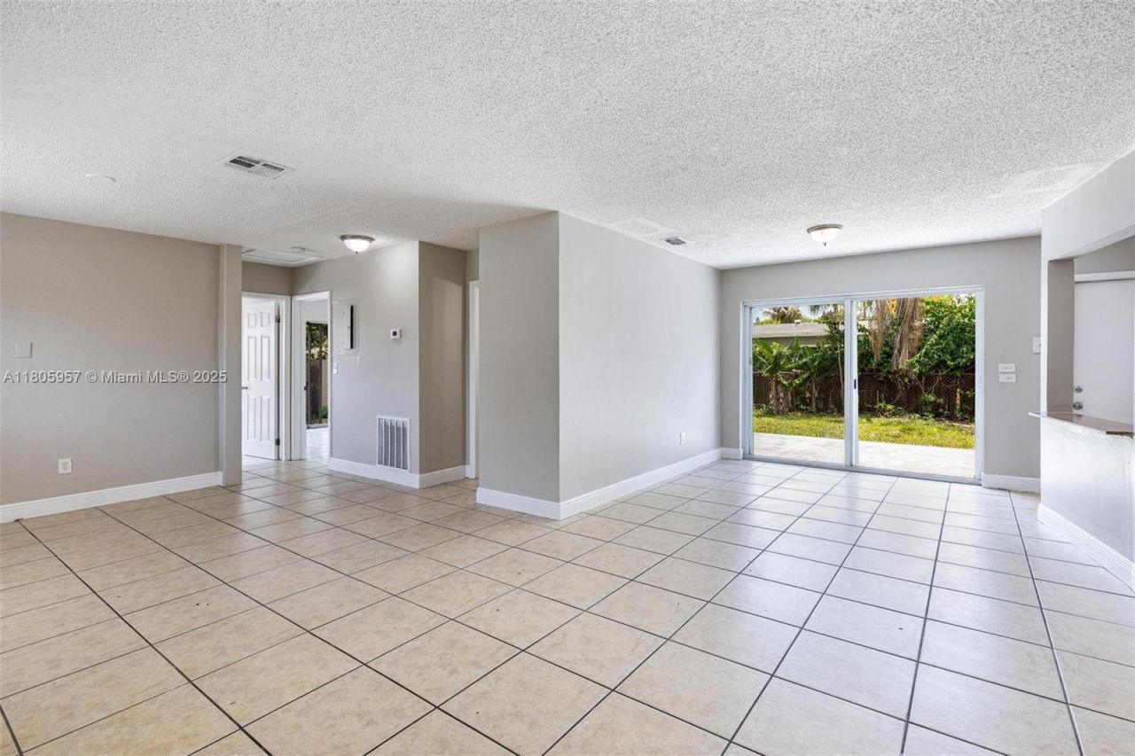 4960 NW 11th Ct, Lauderhill, FL 33313 Photo