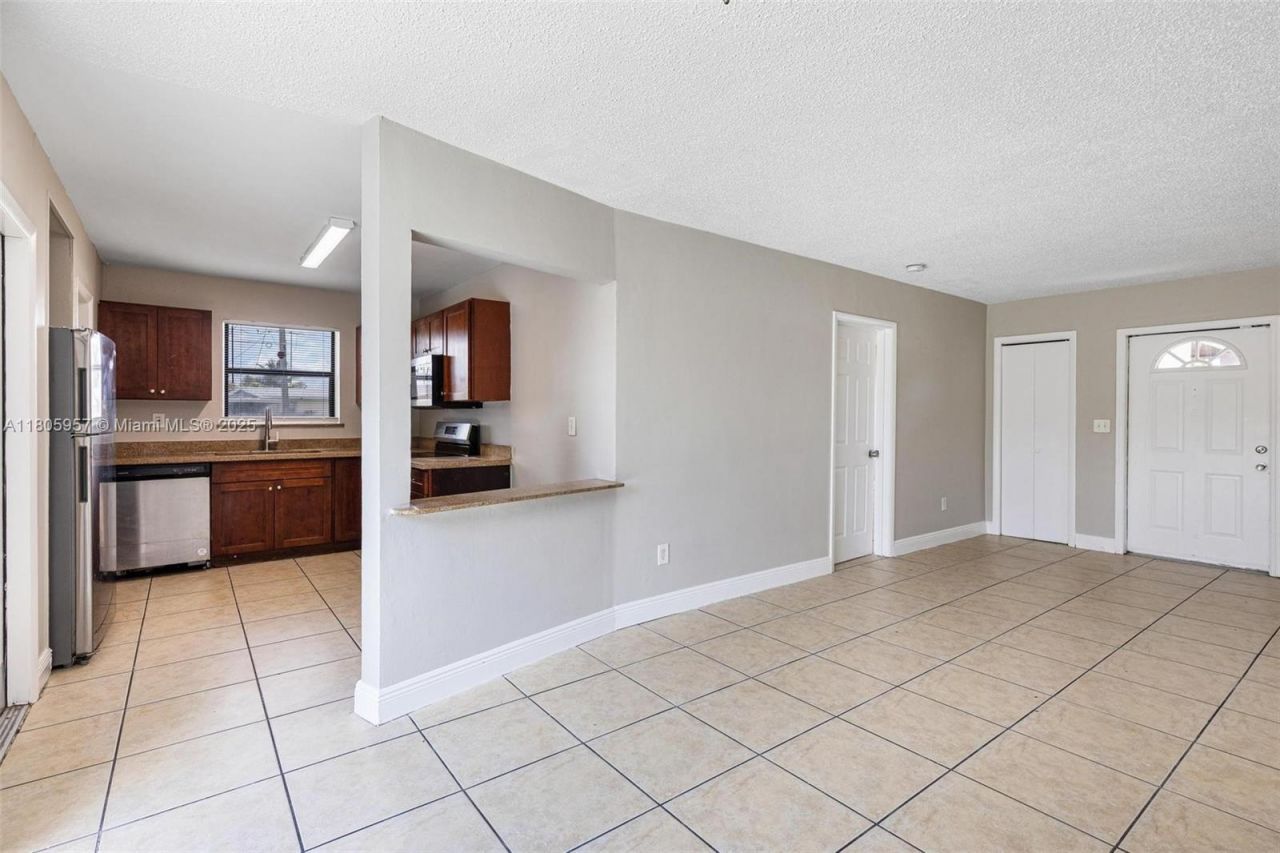 4960 NW 11th Ct, Lauderhill, FL 33313 Photo