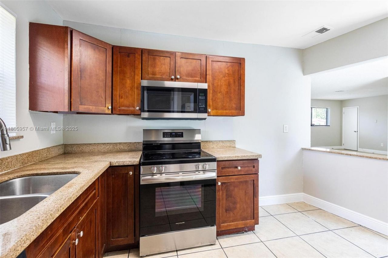 4960 NW 11th Ct, Lauderhill, FL 33313 Photo