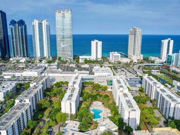 16919 N Bay Rd, Unit 521, Sunny Isles Beach, FL 33160