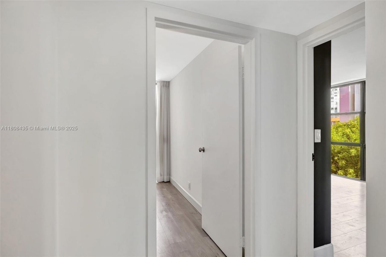 16919 N Bay Rd, Unit 521, Sunny Isles Beach, FL 33160 Photo