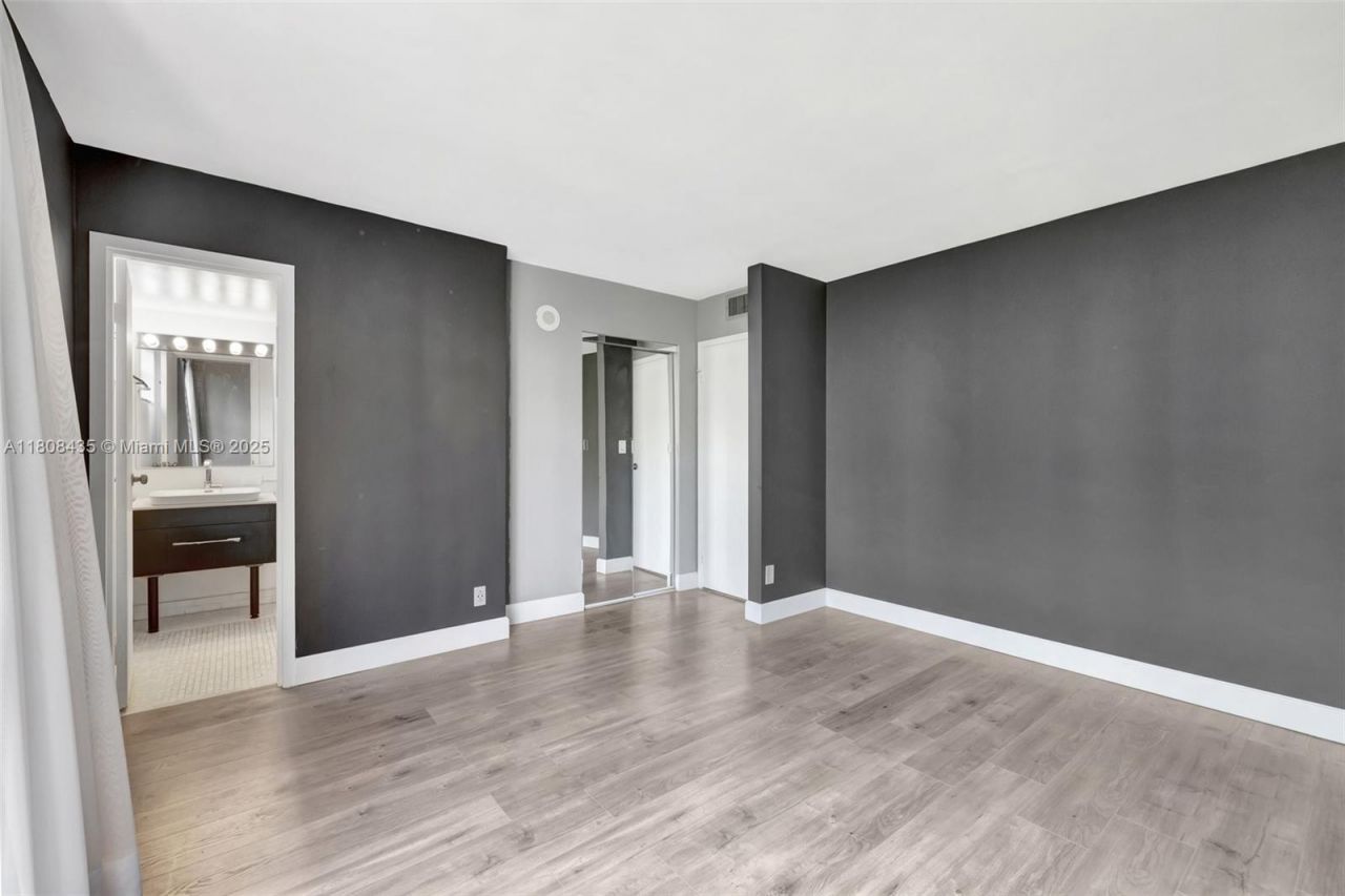 16919 N Bay Rd, Unit 521, Sunny Isles Beach, FL 33160 Photo