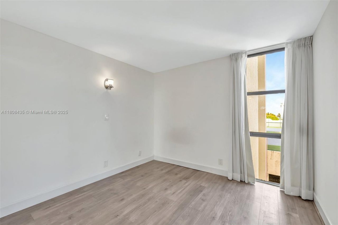 16919 N Bay Rd, Unit 521, Sunny Isles Beach, FL 33160 Photo