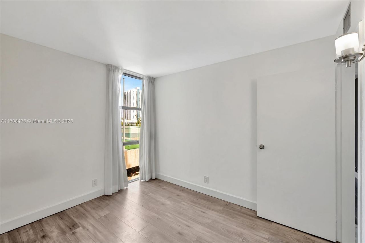 16919 N Bay Rd, Unit 521, Sunny Isles Beach, FL 33160 Photo