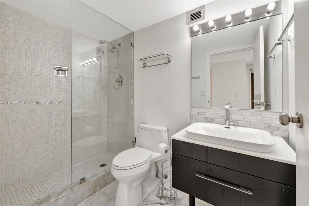 16919 N Bay Rd, Unit 521, Sunny Isles Beach, FL 33160 Photo