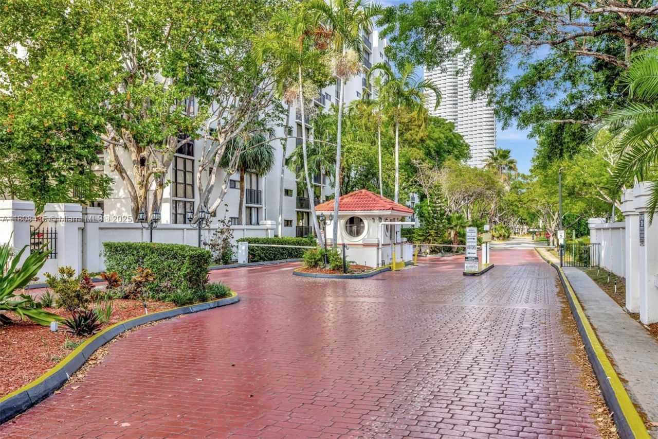 16919 N Bay Rd, Unit 521, Sunny Isles Beach, FL 33160 Photo