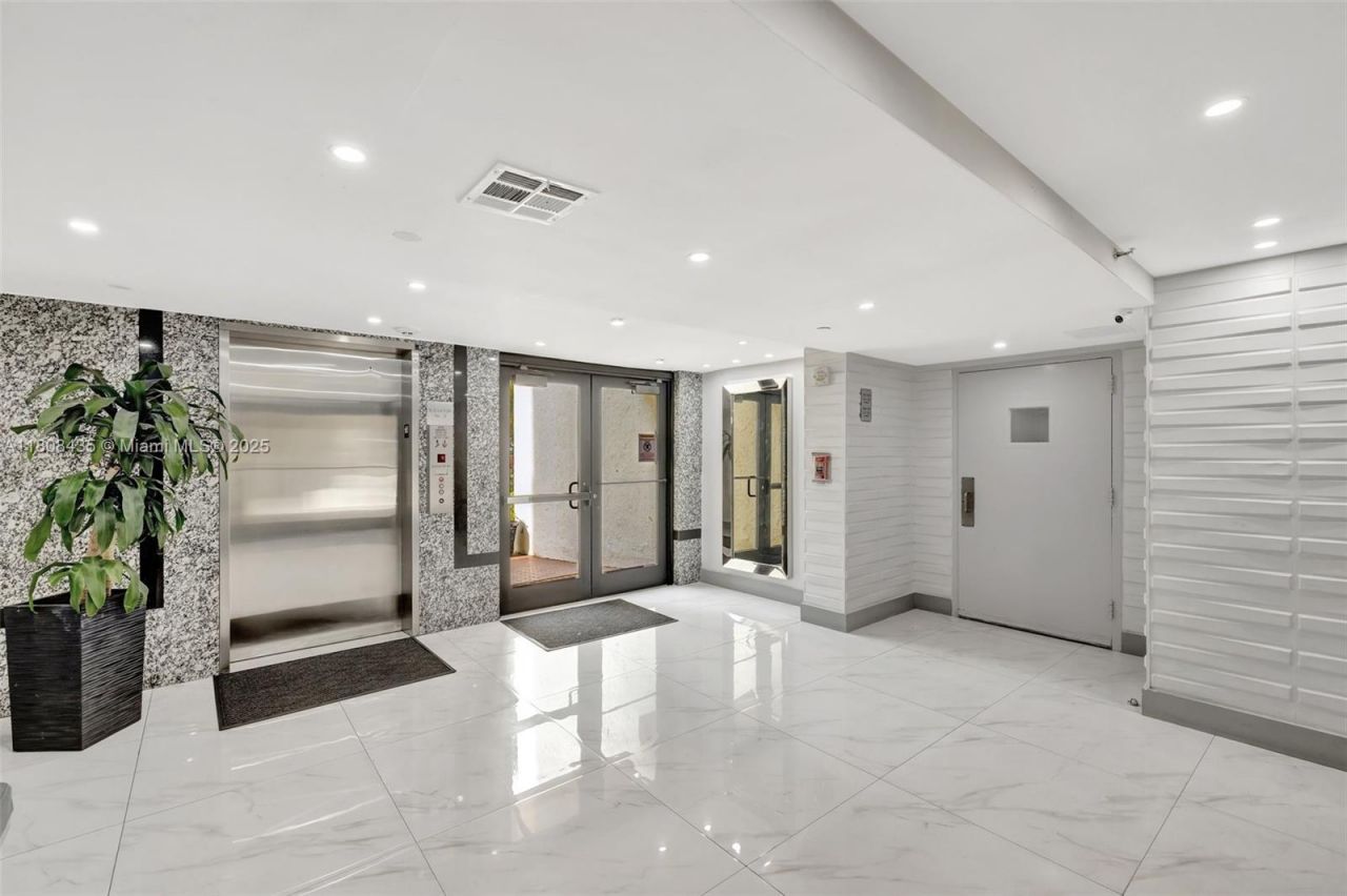 16919 N Bay Rd, Unit 521, Sunny Isles Beach, FL 33160 Photo