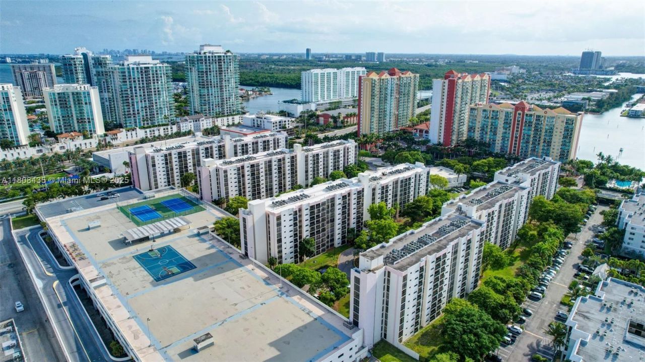 16919 N Bay Rd, Unit 521, Sunny Isles Beach, FL 33160 Photo