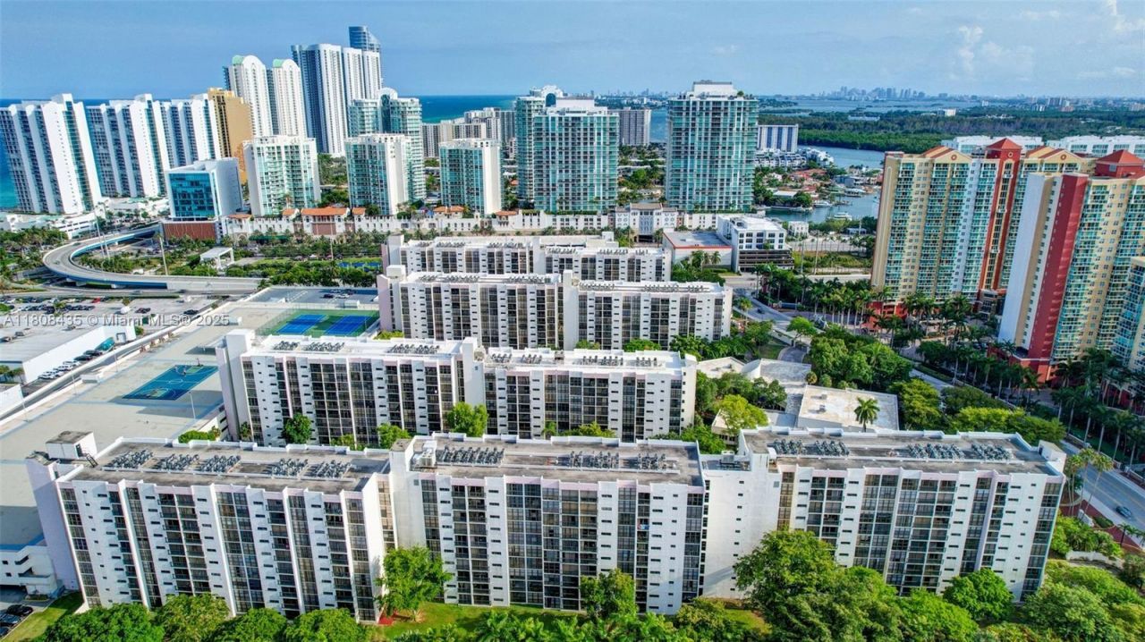 16919 N Bay Rd, Unit 521, Sunny Isles Beach, FL 33160 Photo